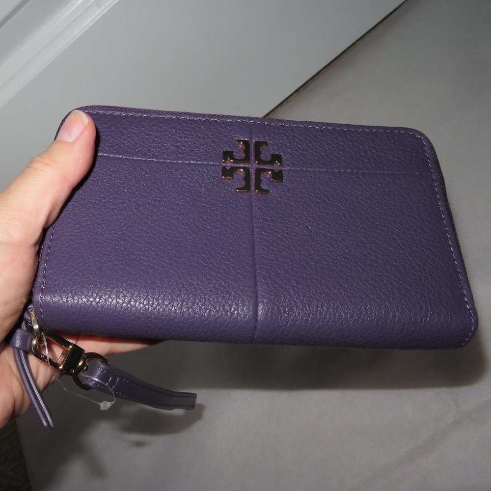 Tory Burch Wristlet In Nightshade Leather - Picture 11 of 12